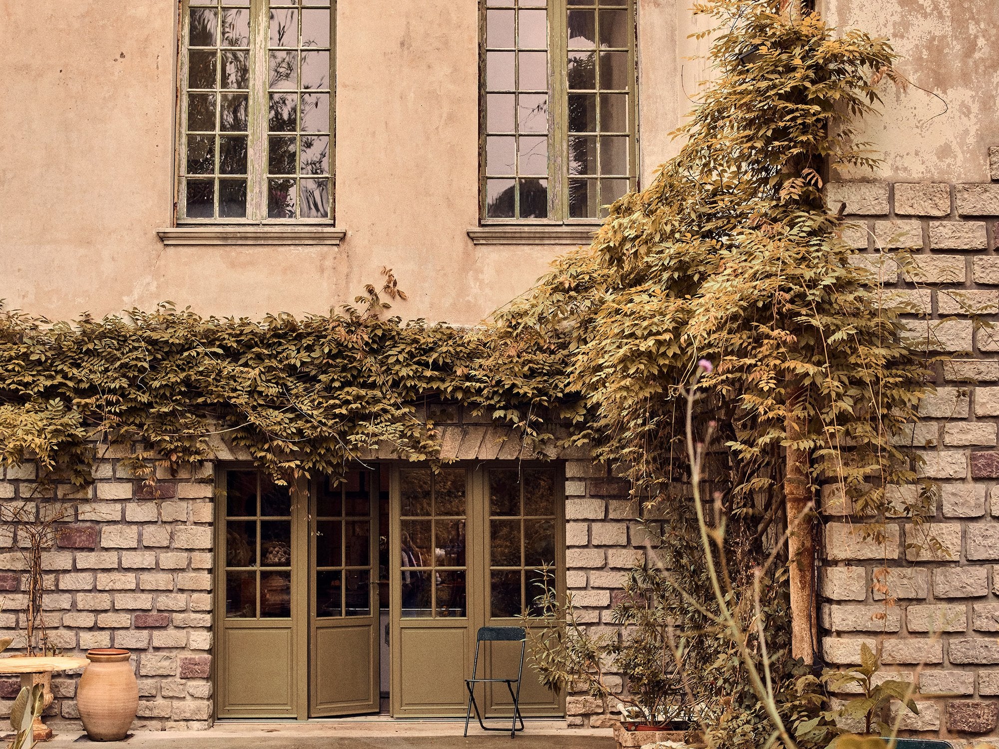 AW21: Hinter den Kulissen der bemerkenswerten Villa Magnan