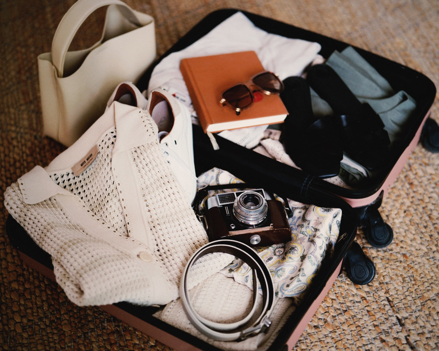 Packe deinen Sommerkoffer: Ein Reiseführer für Athen