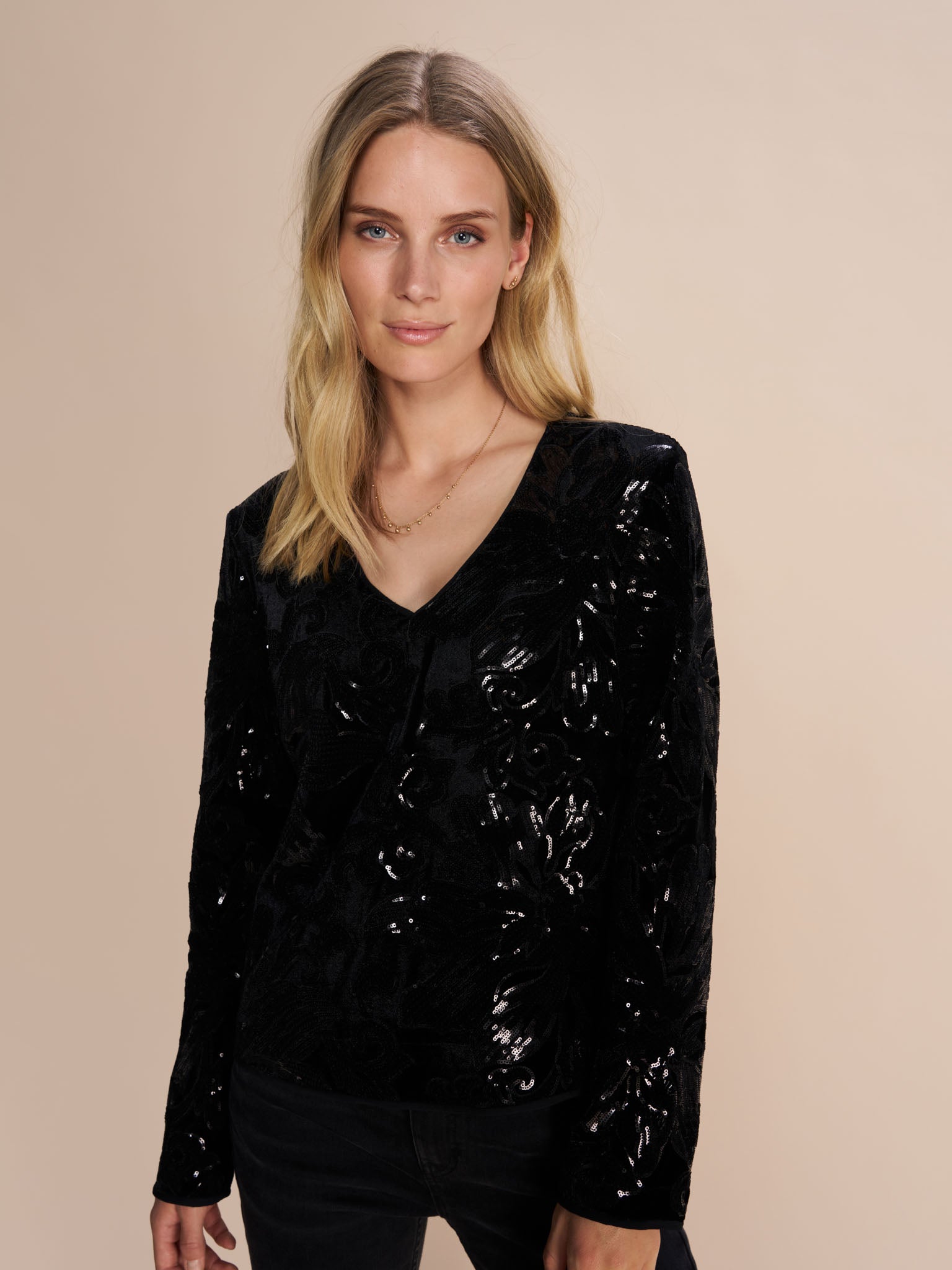 Modelshot / Black / Detail