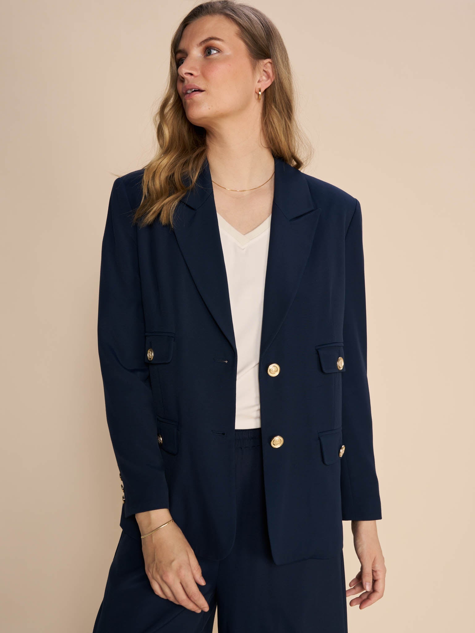 Modelshot / Salute Navy / Detail