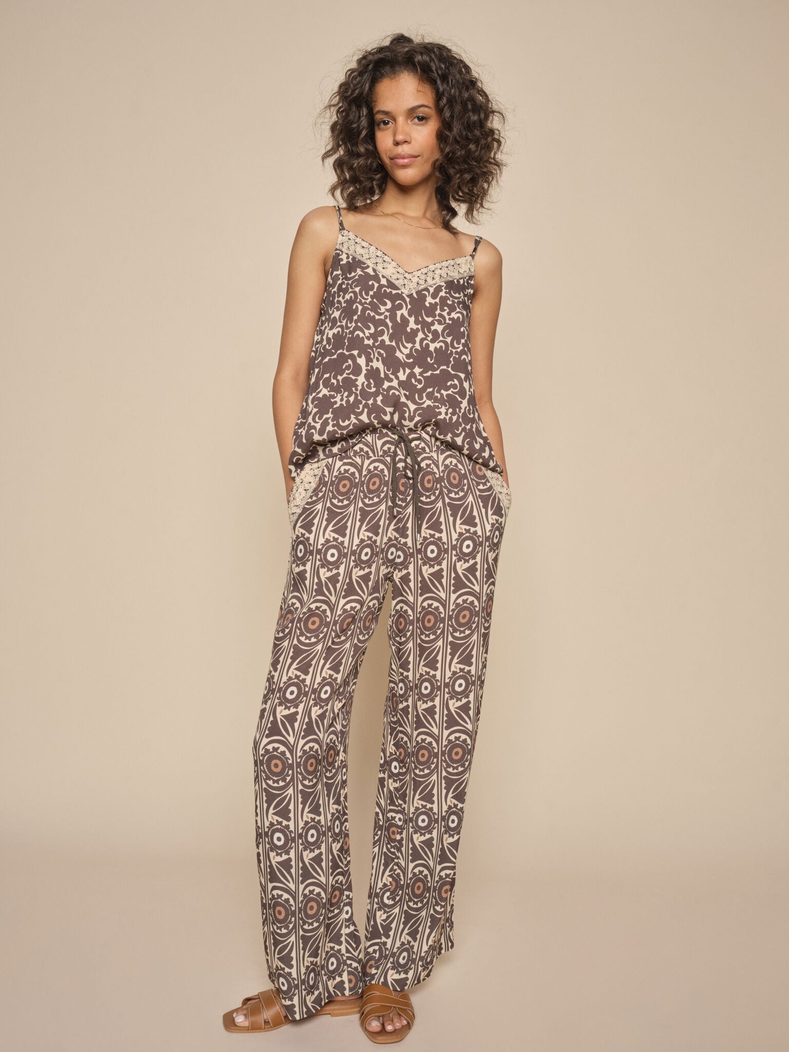 Modelshot / Slate Black / Detail