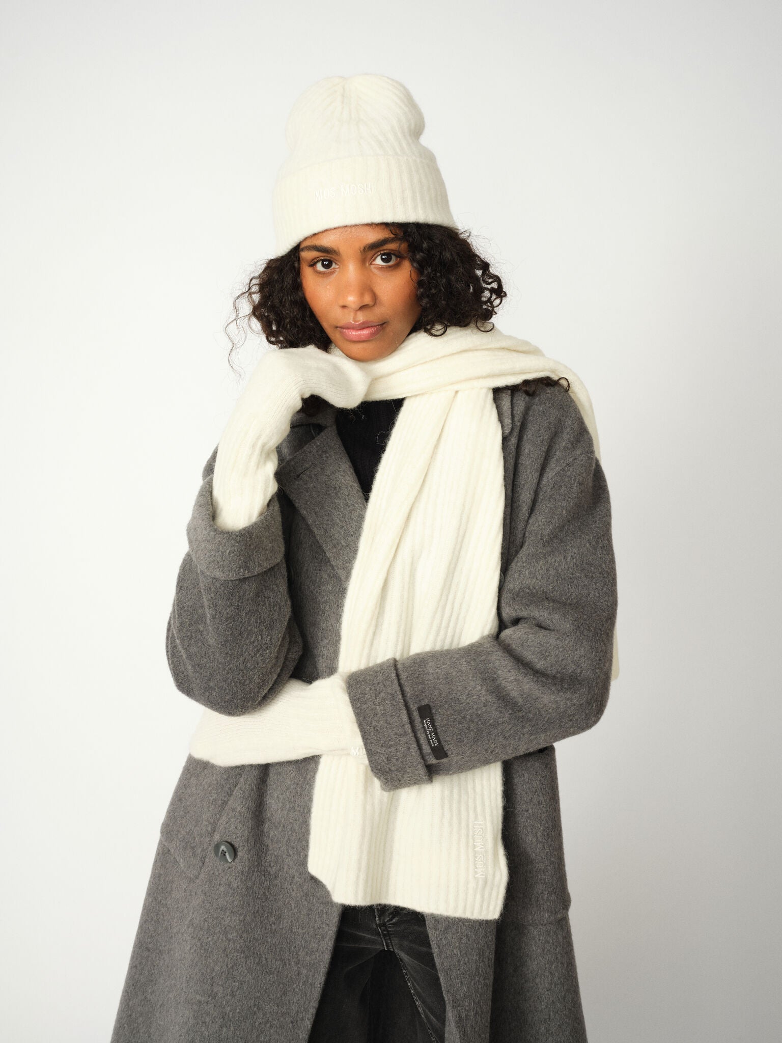 Modelshot  / Ecru / Detail