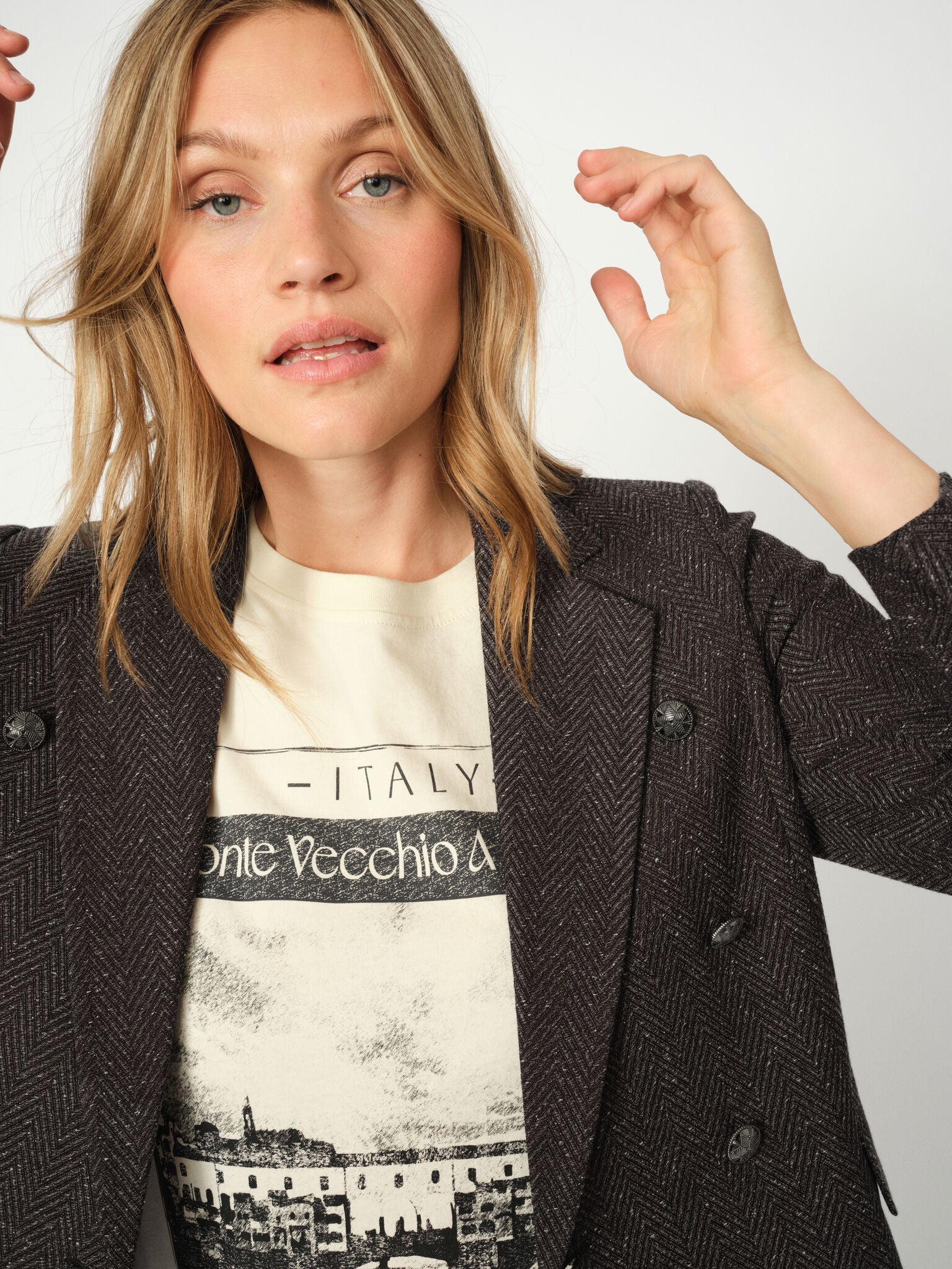 Modelshot / Ecru / Detail