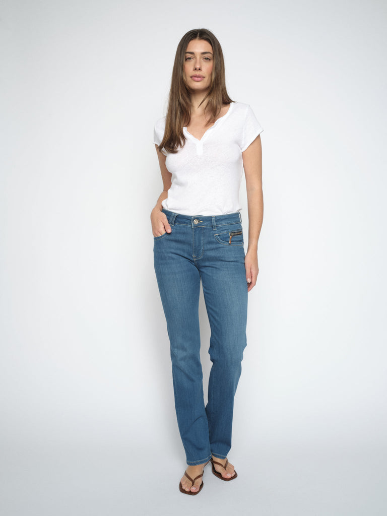 Modelshot / Mid Blue / Detail