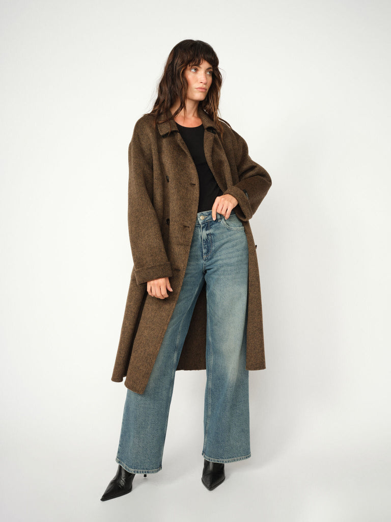 Modelshot / Slate Black / Detail