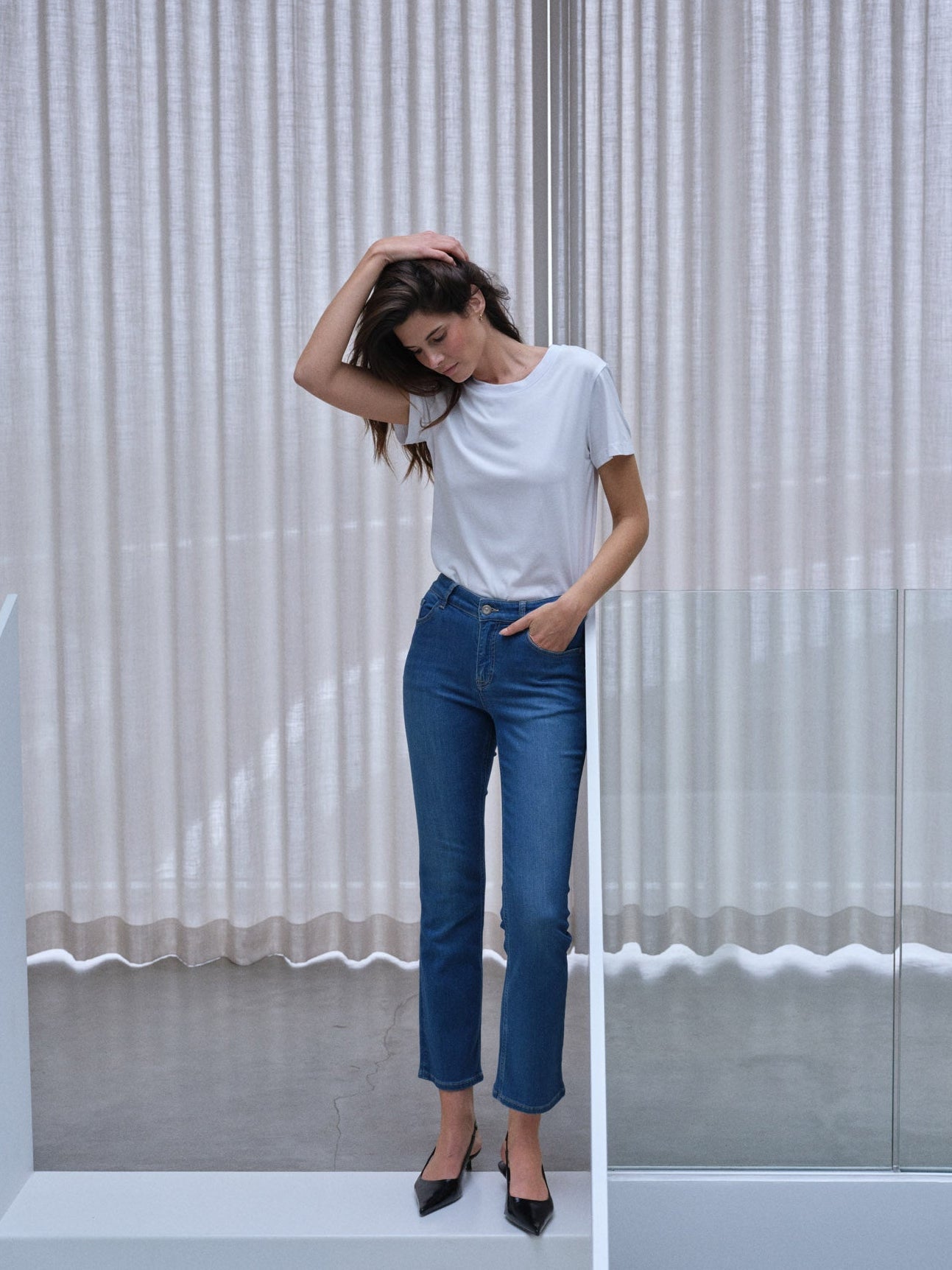 Modelshot / White / Detail
