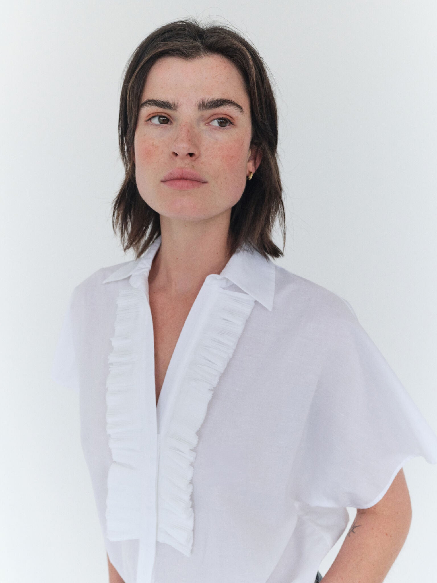 Modelshot / White / Detail