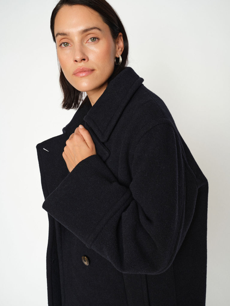 Modelshot / Salute Navy / Detail