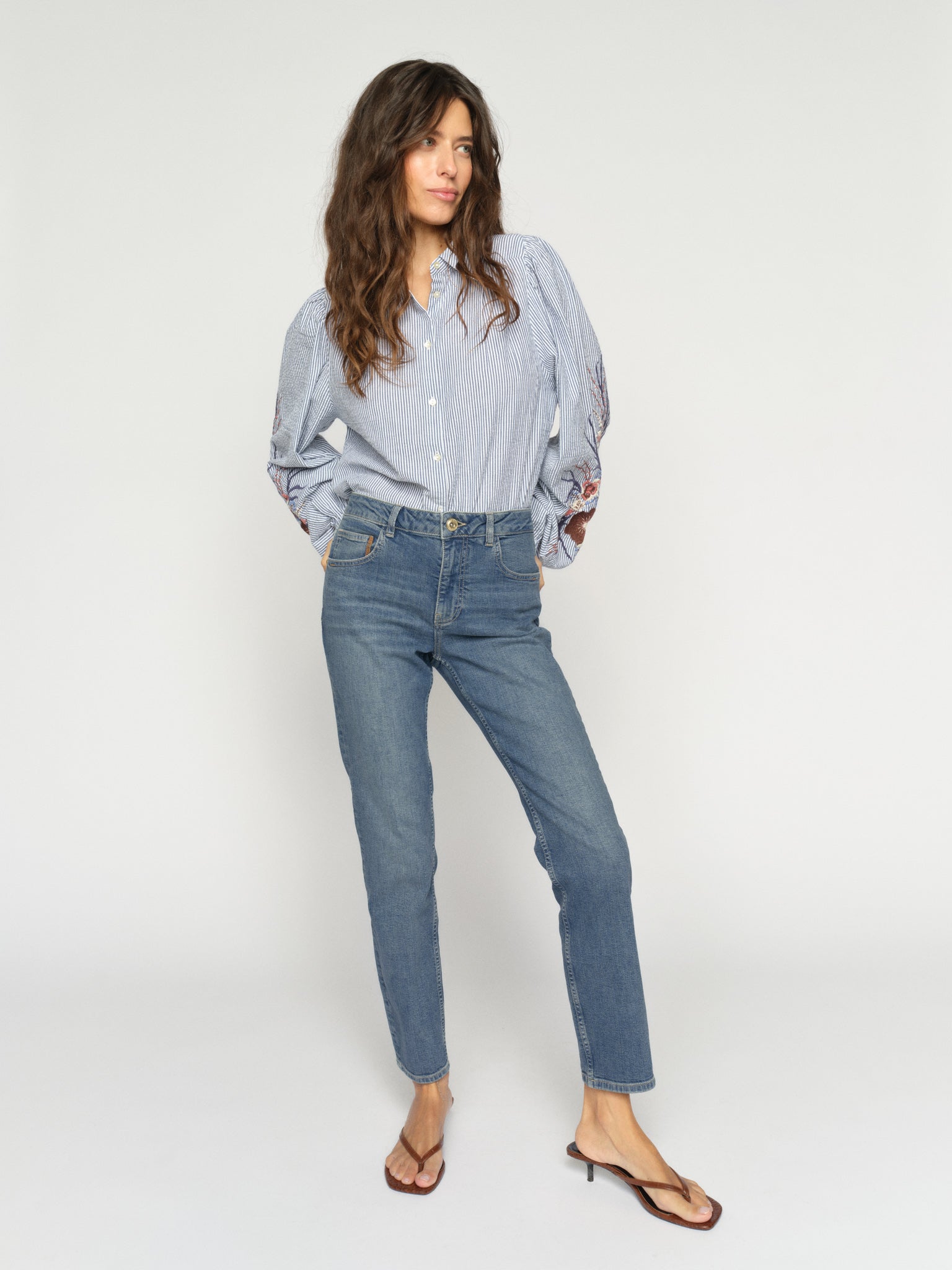 Modelshot / Mid Blue / Detail