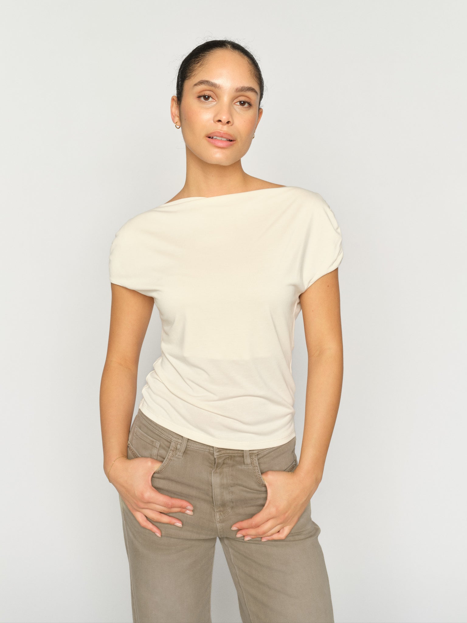 Modelshot / Ecru / Detail