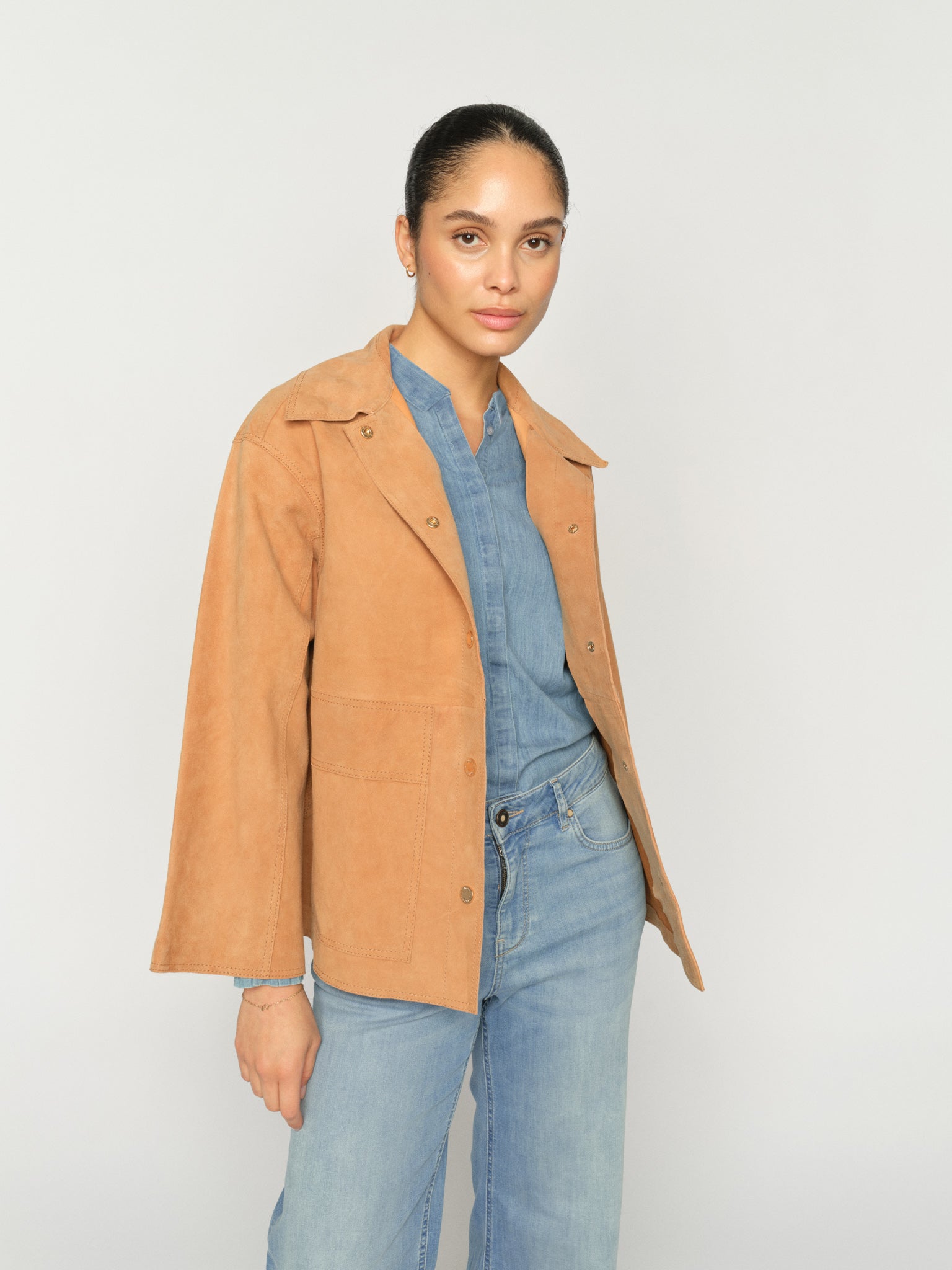 Modelshot / Tan / Detail