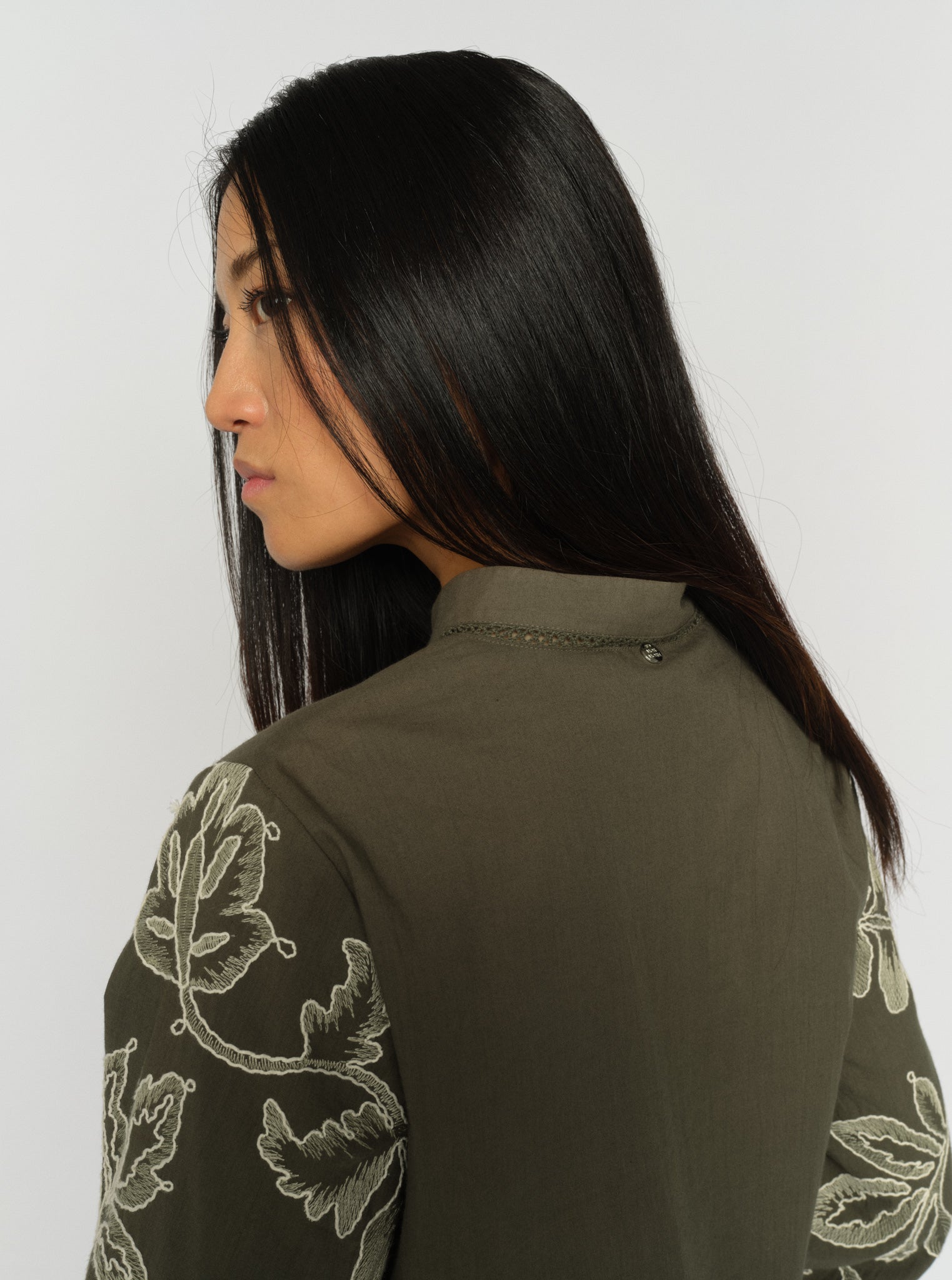 Modelshot / Olive Night / Detail