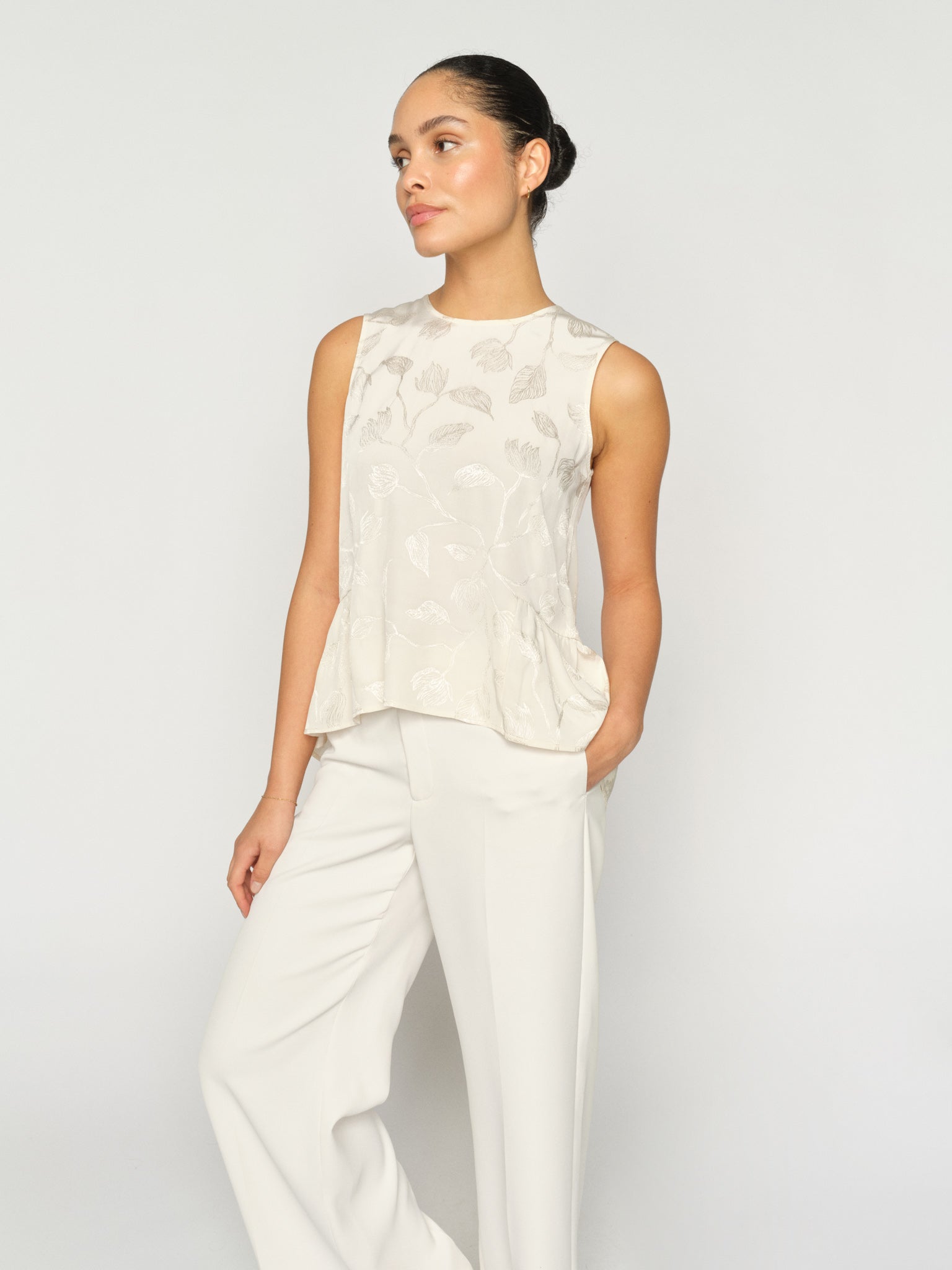 Modelshot / Ecru / Detail