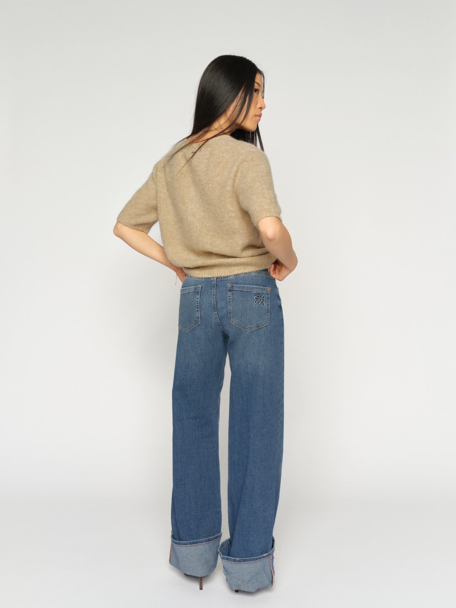 Modelshot / Mid Blue / Detail