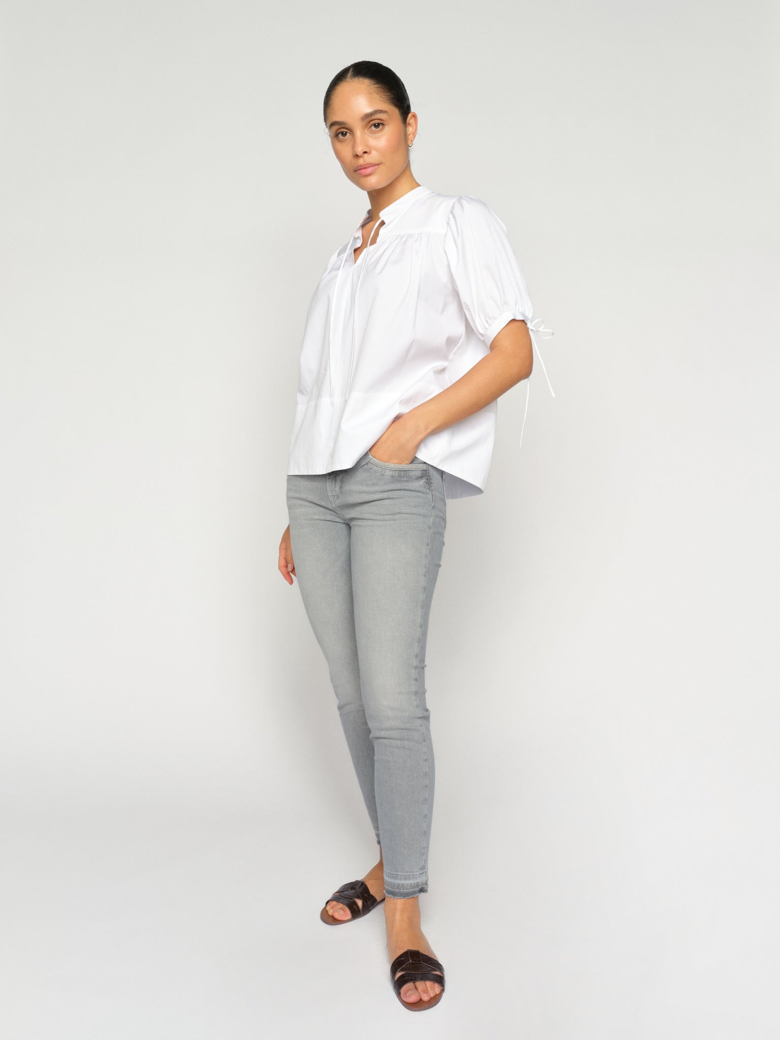 Modelshot / Grey / Detail