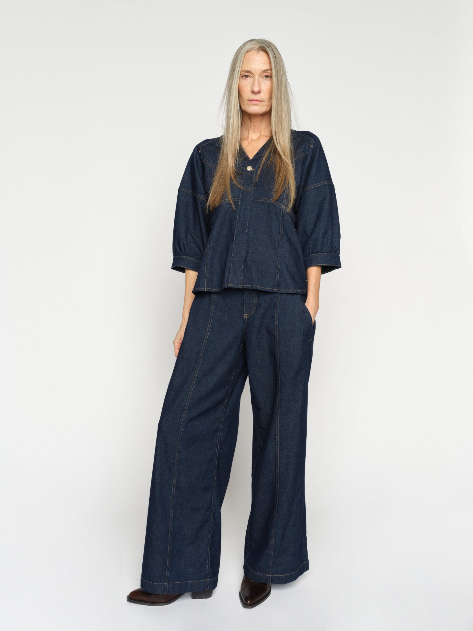 Modelshot / Dark Blue / Detail