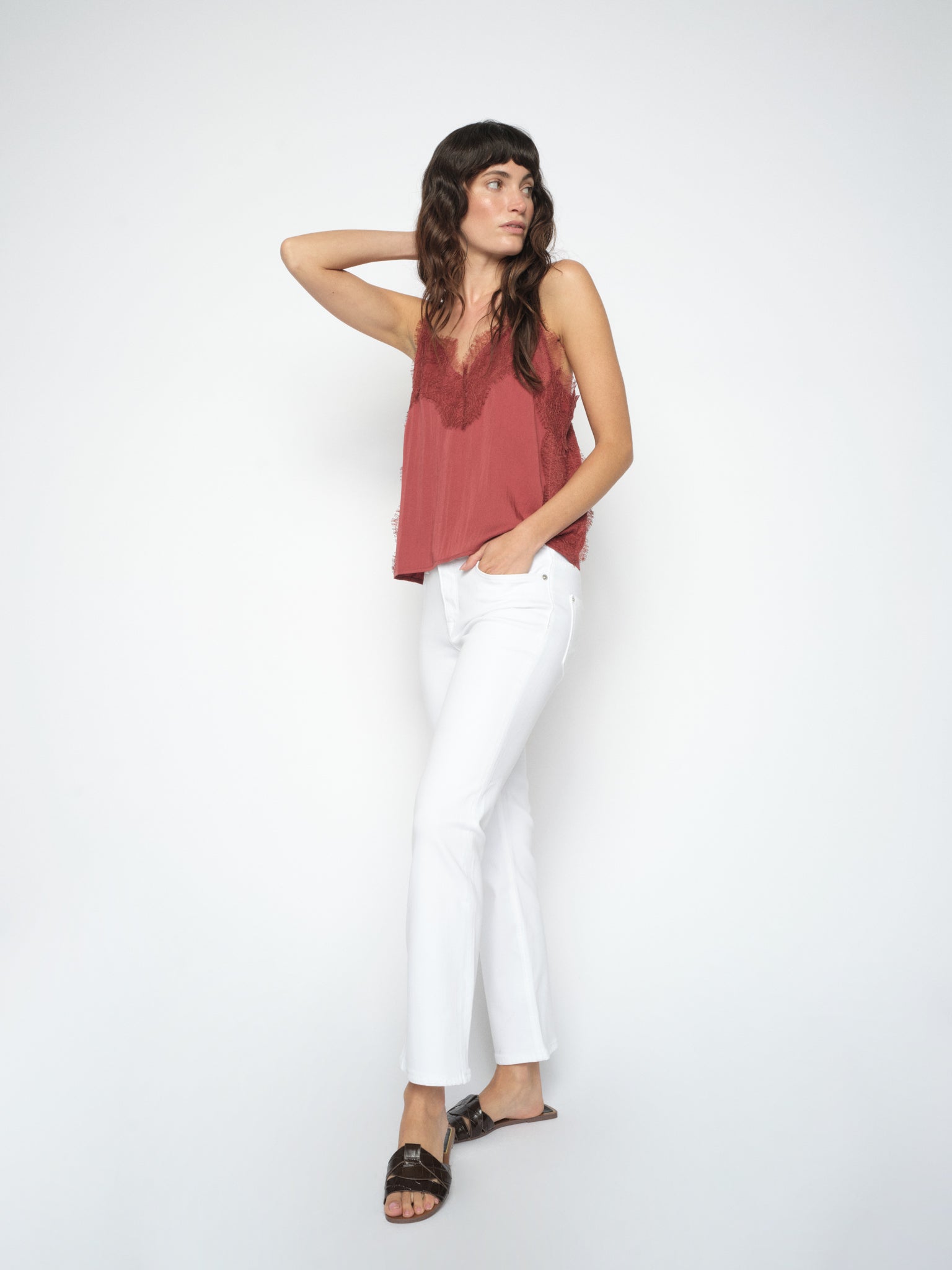 Modelshot / Bright White / Detail