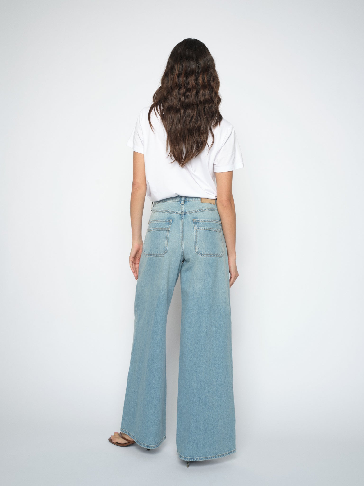 Modelshot / Light Blue / Detail