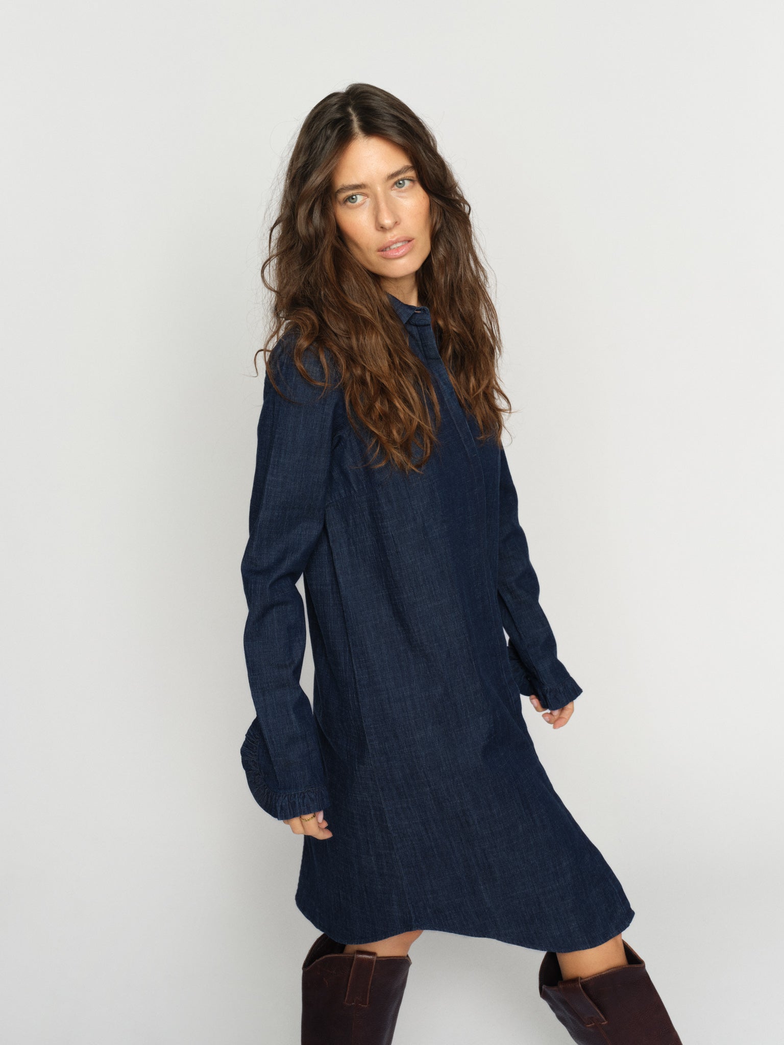 Modelshot / Dark Blue / Detail