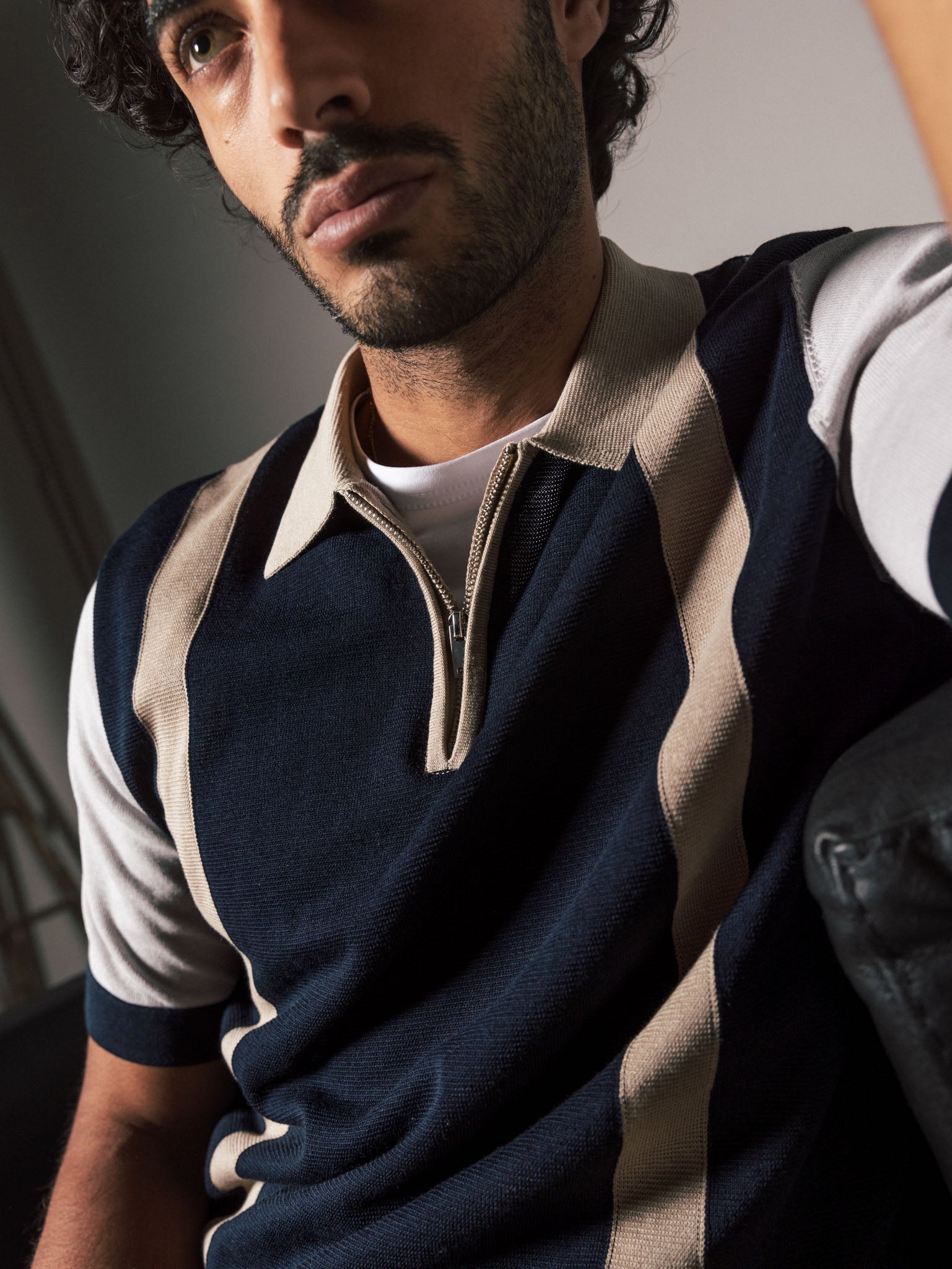 Modelshot / Navy / Detail