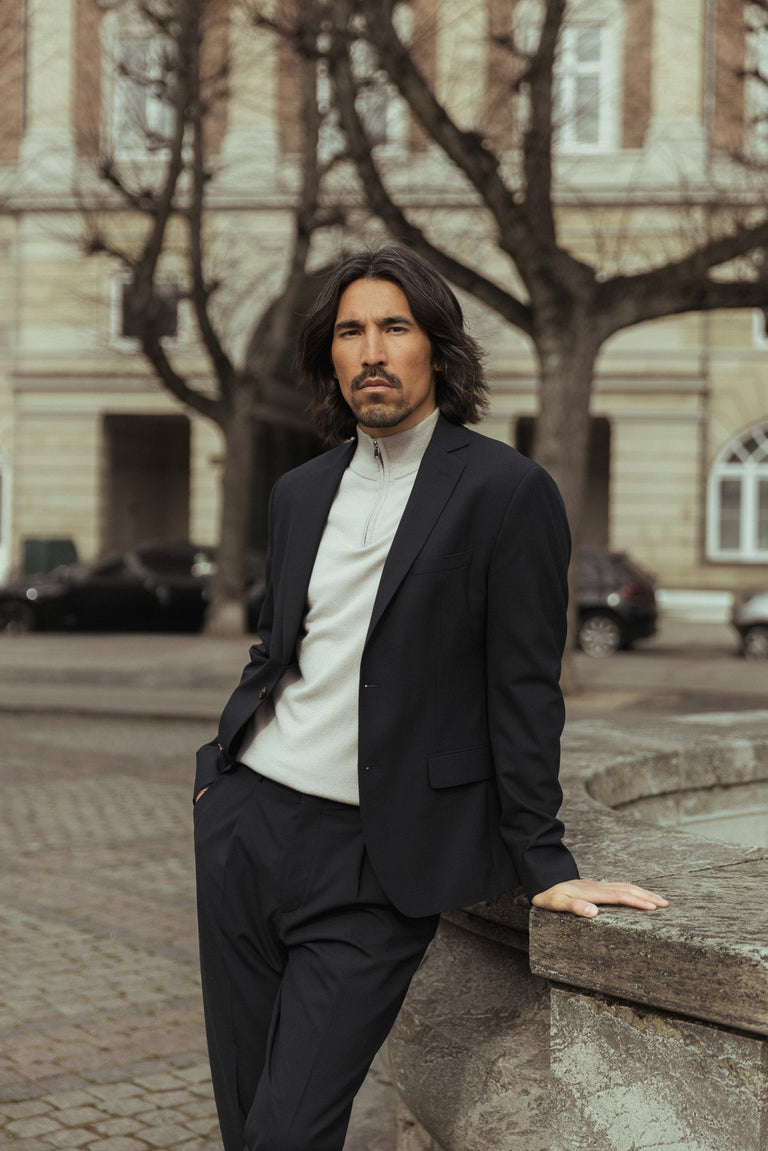 Modelshot / Black / Detail