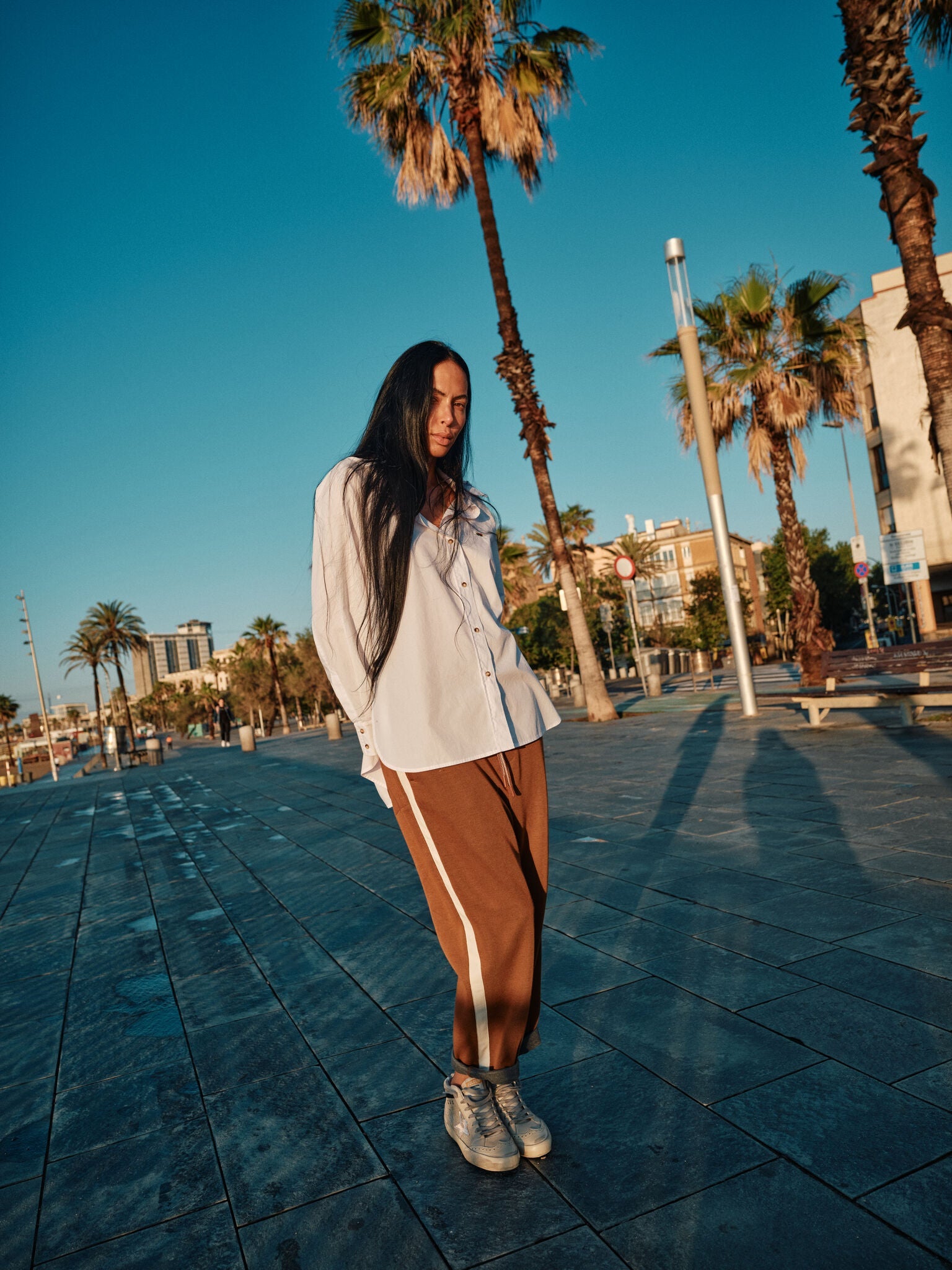 Modelshot / White / Detail