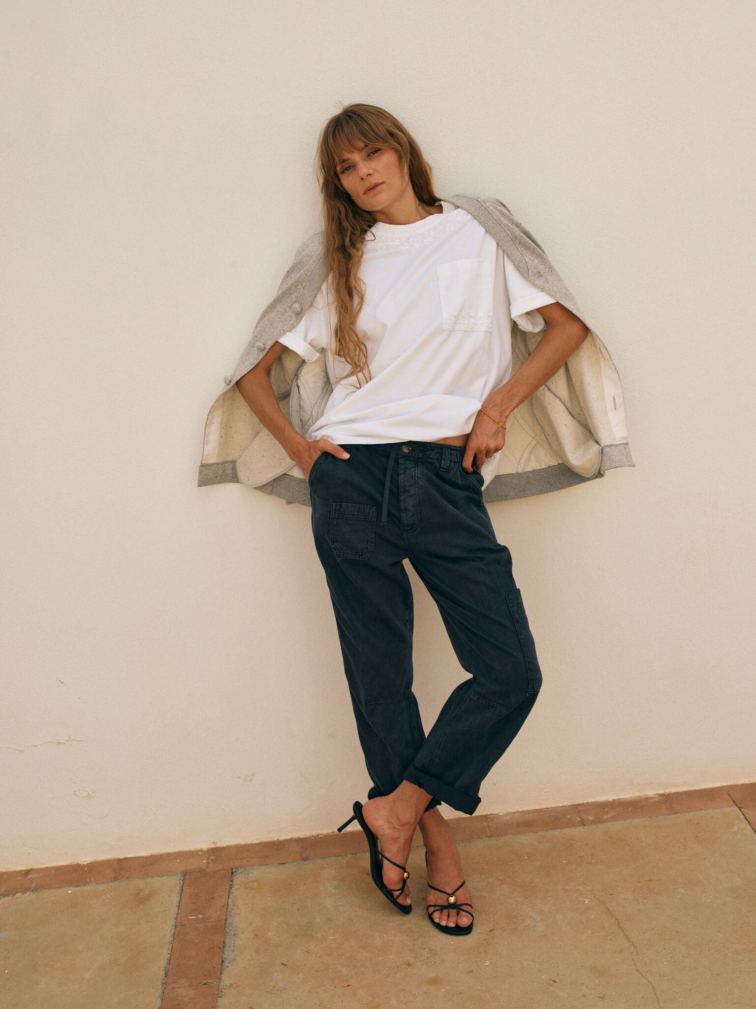 Modelshot / White / Detail