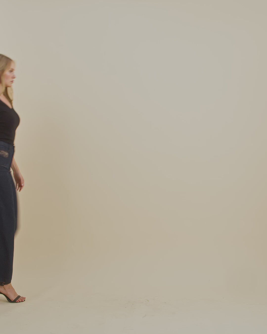 Modelshot / Dark Blue / Detail