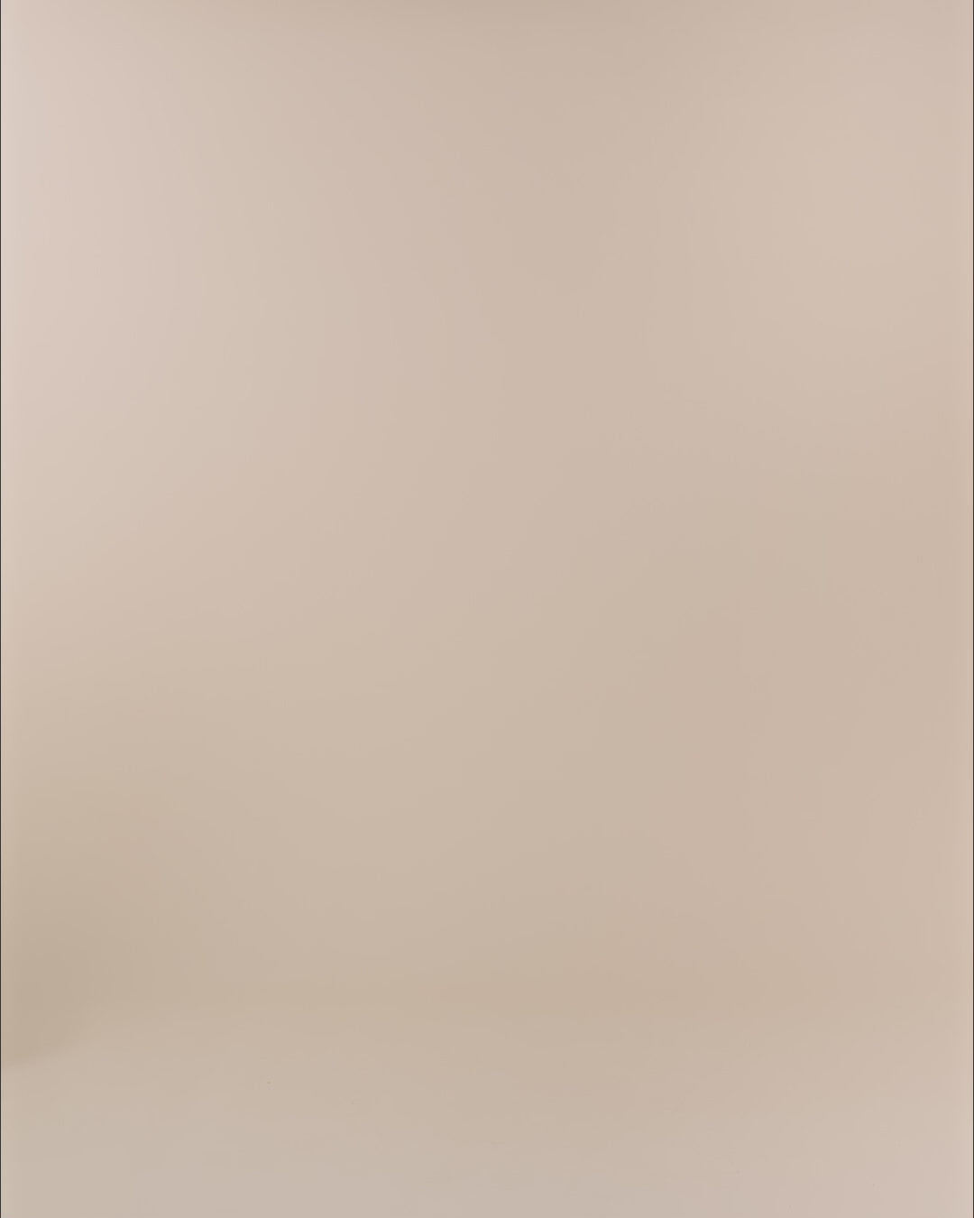 Modelshot / White / Detail